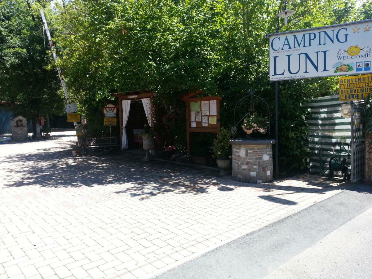 Camping Luni مارينا دي ماسا المظهر الخارجي الصورة